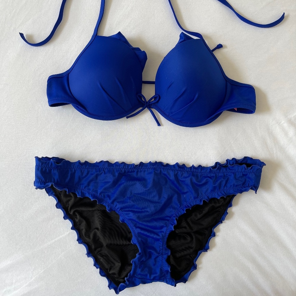 VS Malibu Push-Up Top w Capri Ruffle Cheeky Bottom